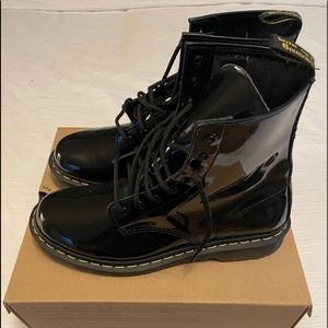 Unisex Dr Marten 1460 Patent Leather Boots Men’s 9 Women’s 11